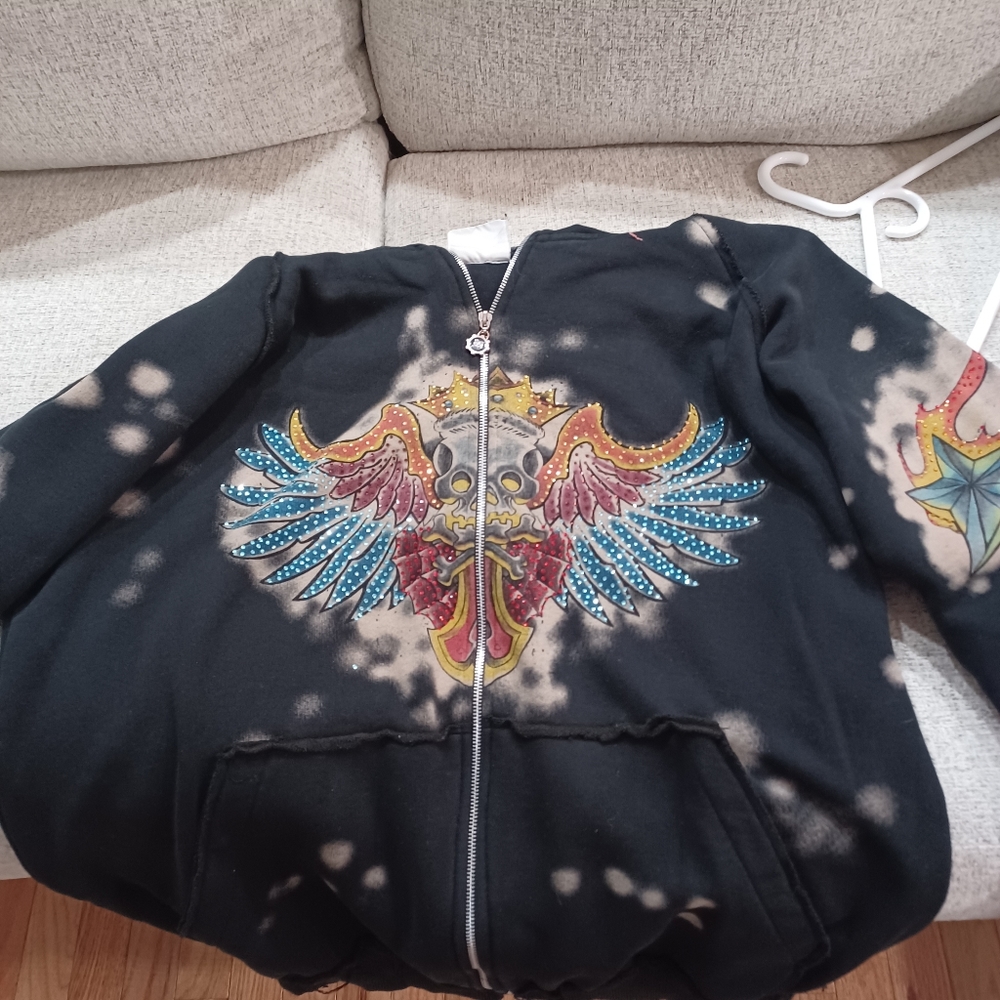 Beautiful Hama hoodie. Very colorful and FIRE designs.
